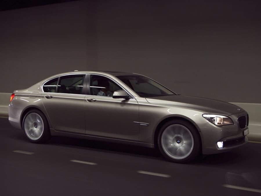  BMW 750i 2008 года  (AU) (фото 10 из 16)